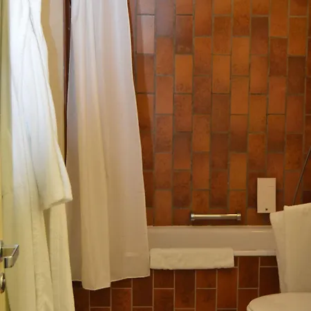 Hotell Les 3 Cles 4*