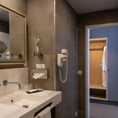 Les 3 Cles Hotel 4*