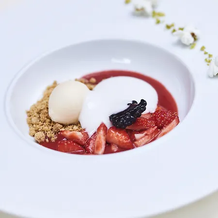 Отель Les 3 Cles Жамблу