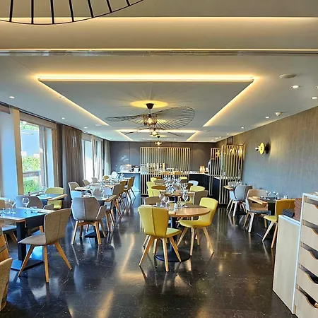 Отель Les 3 Cles 4*