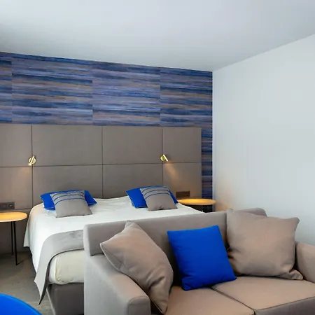 Les 3 Cles Отель Жамблу