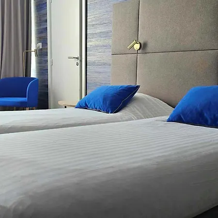 Отель Les 3 Cles 4*