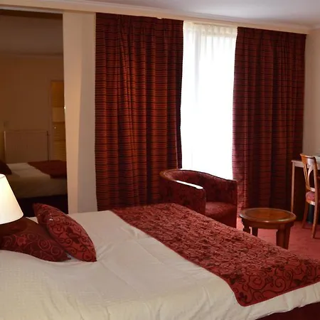 Hotell Les 3 Cles 4*