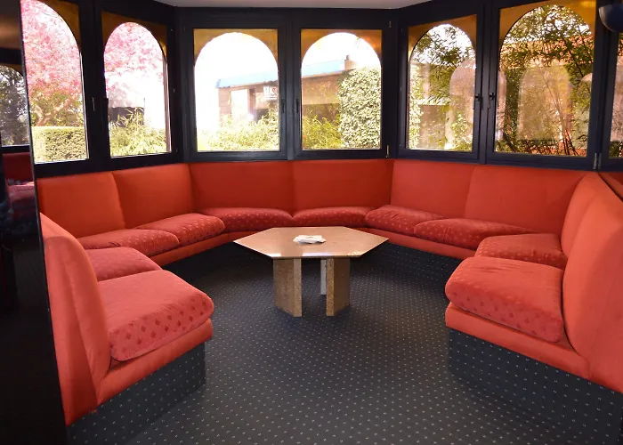 Отель Les 3 Cles Жамблу