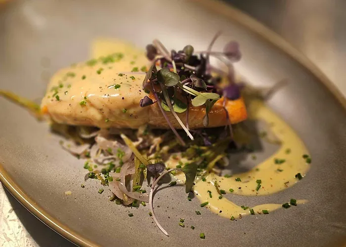 Отель Les 3 Cles Жамблу