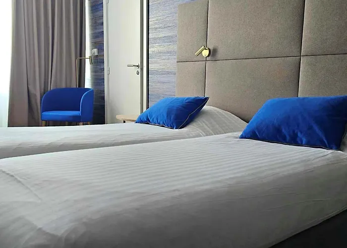 Отель Les 3 Cles 4*