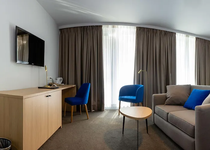 Les 3 Cles Отель Жамблу