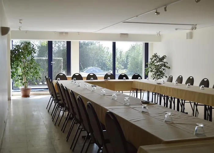 Les 3 Cles Отель Жамблу