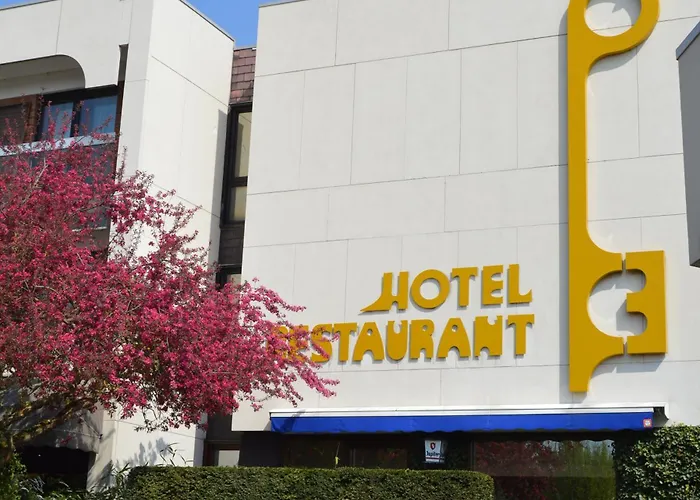 Les 3 Cles Отель 4*